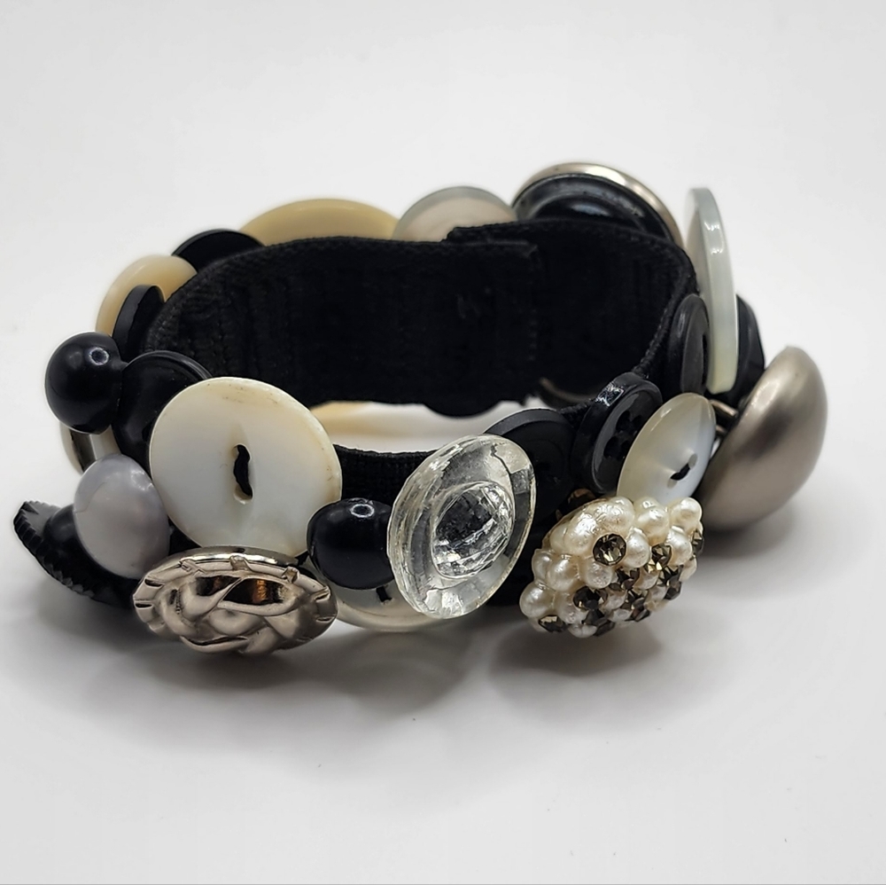 Funky button stretch bracelet 45002-027